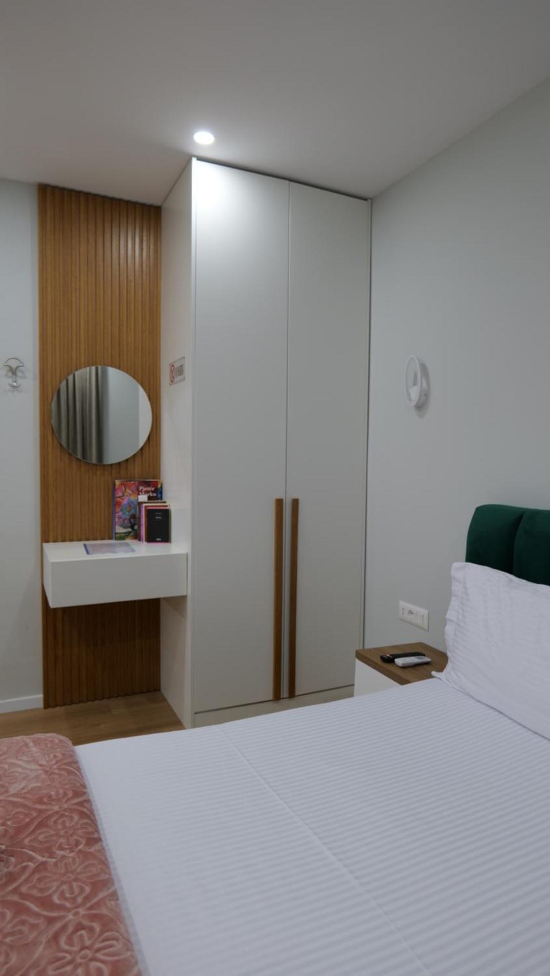 Kristi Apartments 01 Tirana Bagian luar foto