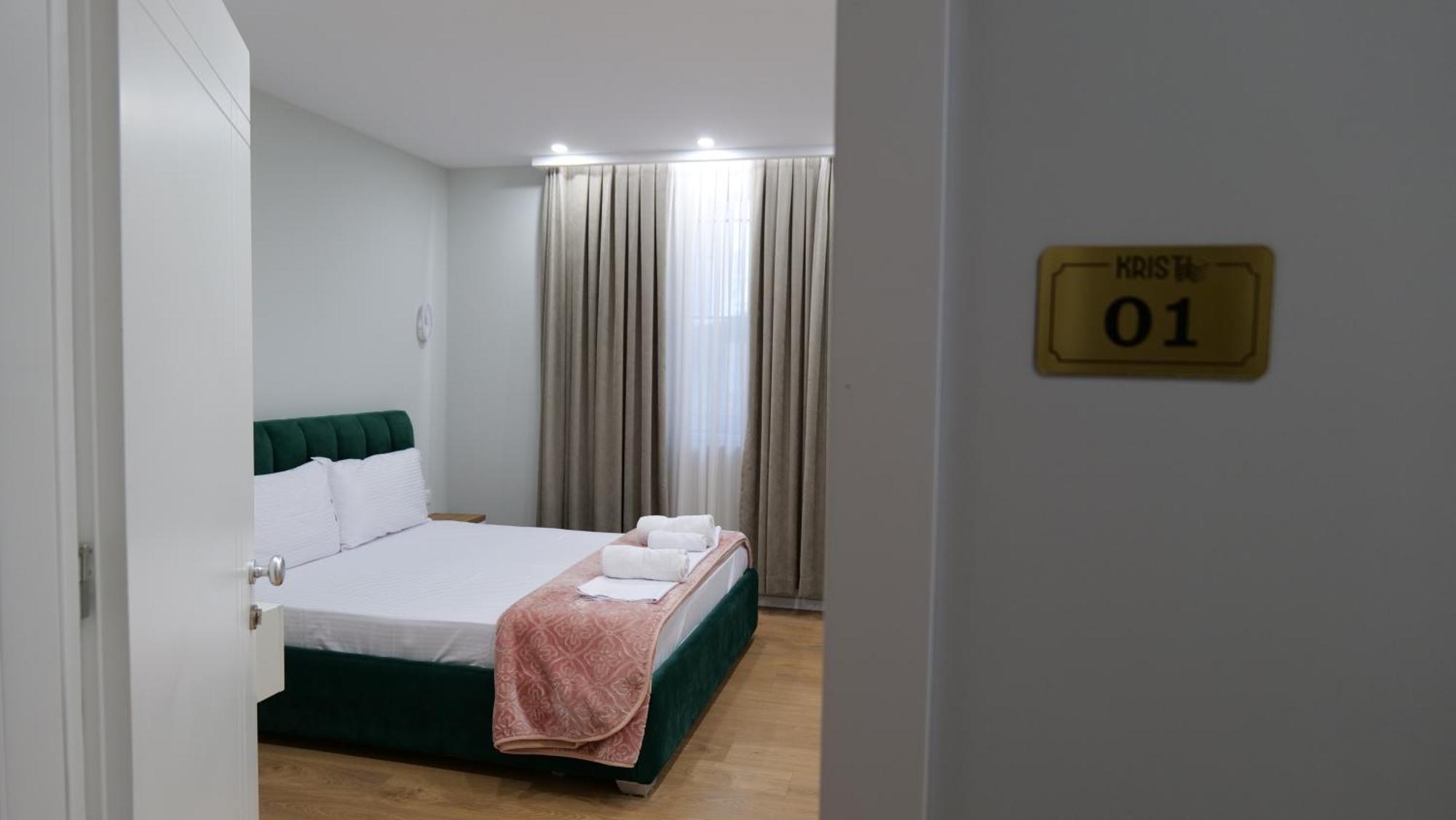 Kristi Apartments 01 Tirana Bagian luar foto